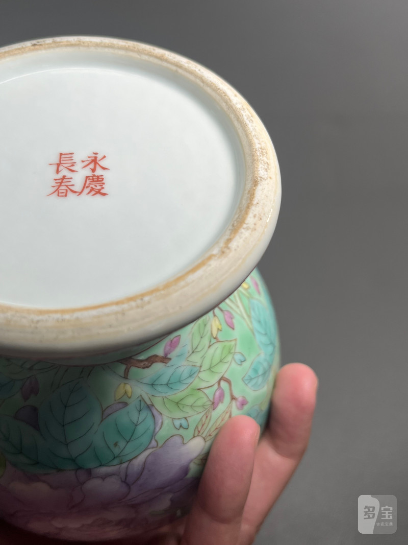 清光绪  松石绿地粉彩“富贵报喜”图象耳瓶 - 图35